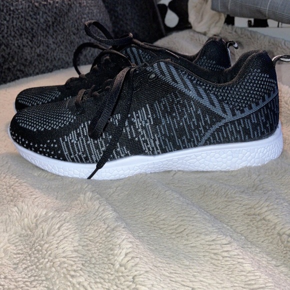 Cushion Walk by Avon Sneakers, Size 7 - Picture 4 of 6